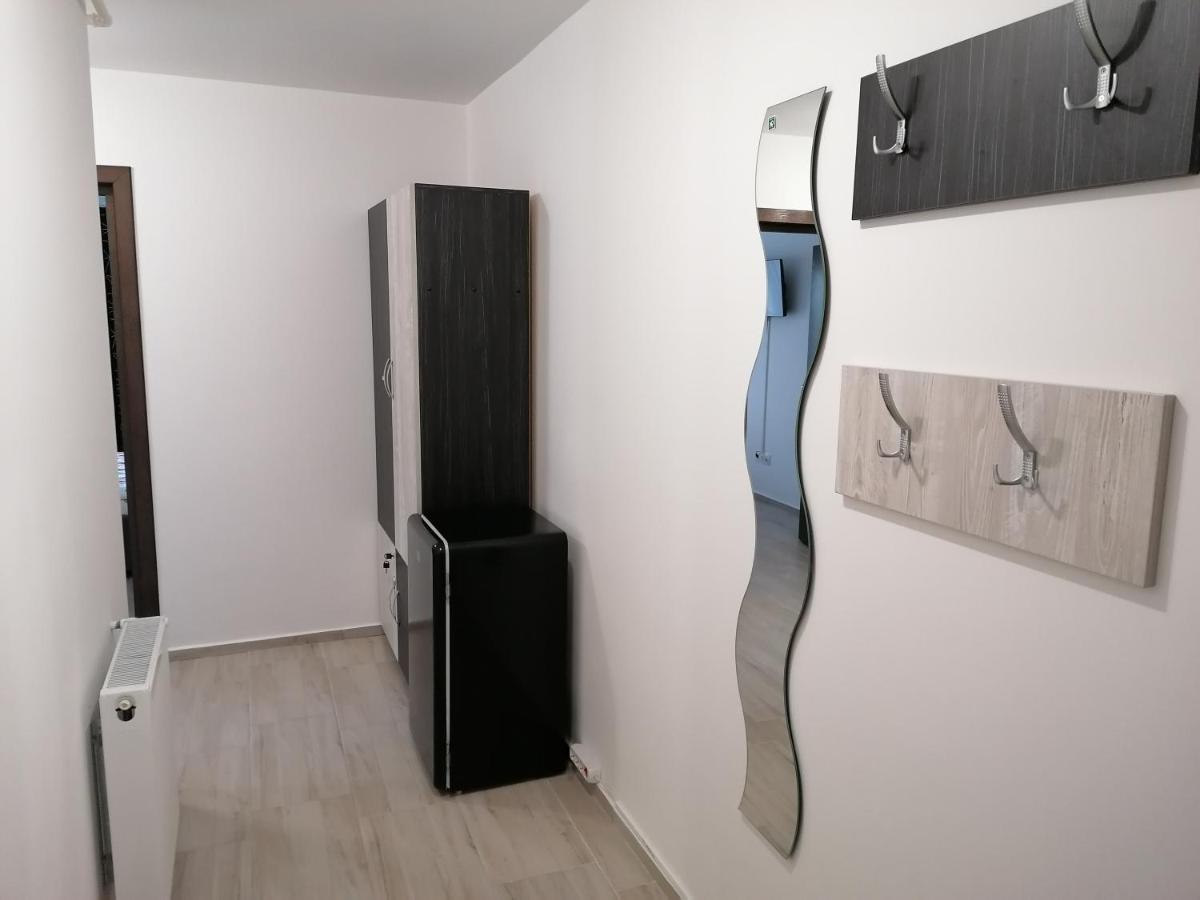 Ama Apartament Cu Terasa 50 Mp & Parcare Braşov Extérieur photo