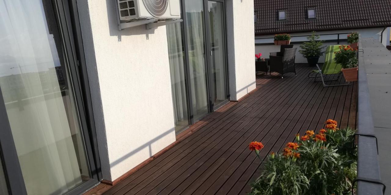 Ama Apartament Cu Terasa 50 Mp & Parcare Braşov Extérieur photo