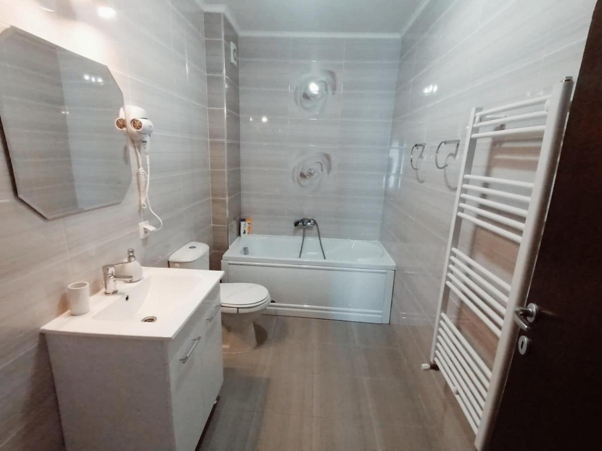 Ama Apartament Cu Terasa 50 Mp & Parcare Braşov Extérieur photo