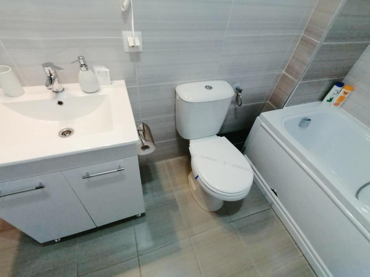 Ama Apartament Cu Terasa 50 Mp & Parcare Braşov Extérieur photo
